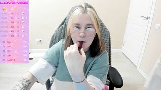 18honeygirl - Video  [Chaturbate] licking anal-fingering gang hermosa