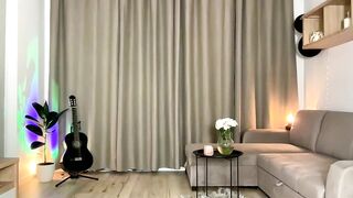 julia_rle - Chaturbate Live bigbelly darkhair bigtoy Webcam snapshot