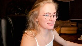 linellale - Video  [Chaturbate] chubby eighteen nalgas mommy