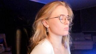 linellale - Video  [Chaturbate] bulge chupando jeans glasses